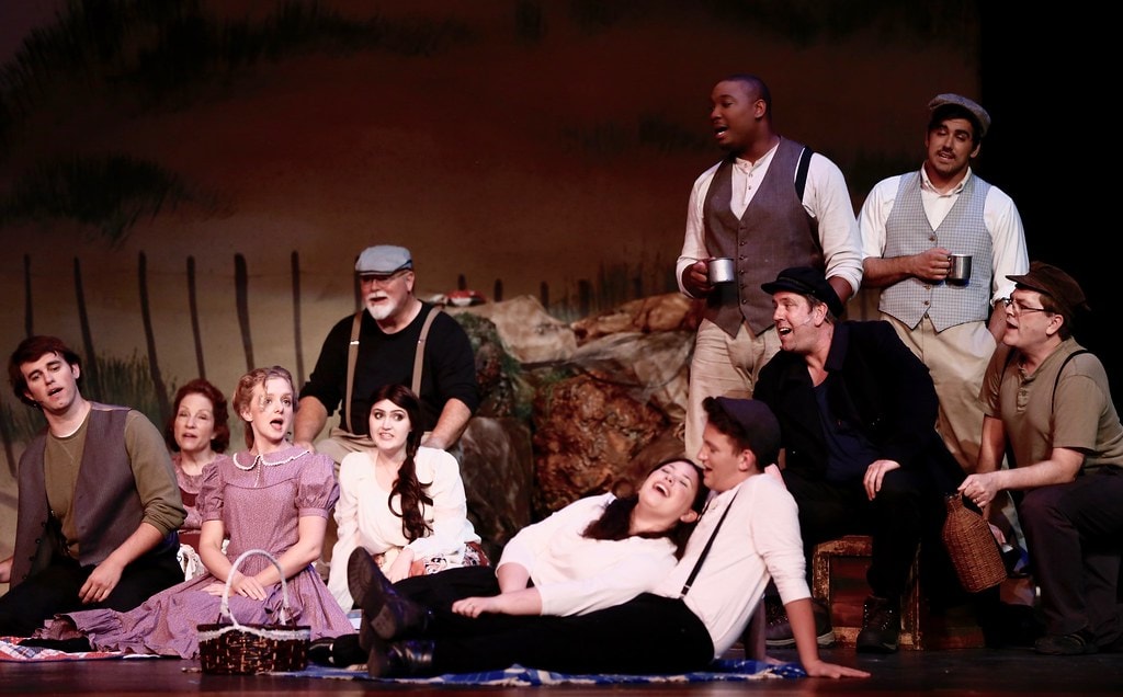 Full ensemble beach picnic scene — Carousel