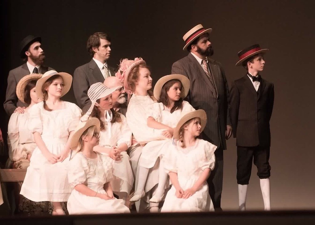 Children and family group in straw hats period costumes — Carousel