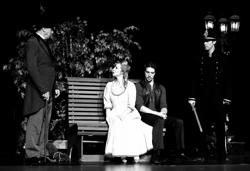 Park bench scene black and white — Carousel