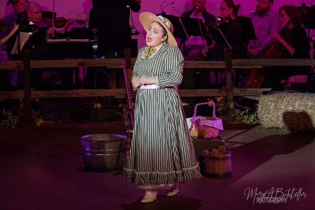 Oklahoma! — Laurey and Ado Annie talking in front of orchestra
